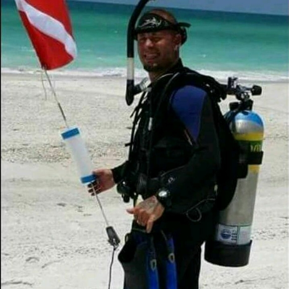 Meet your Posher, Ryan 🇮🇹🇺🇸♏🤙🎼🌴🔆🏖🥂✌💚👌 - Picture 4 of 6